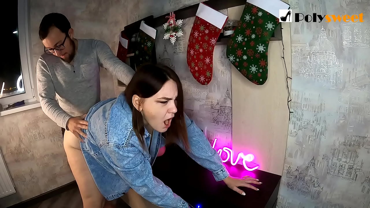 Fyren nød at kneppe en køn pige med hestehale i røven med sin mund og pik